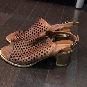 Peep toe sandals sz 8